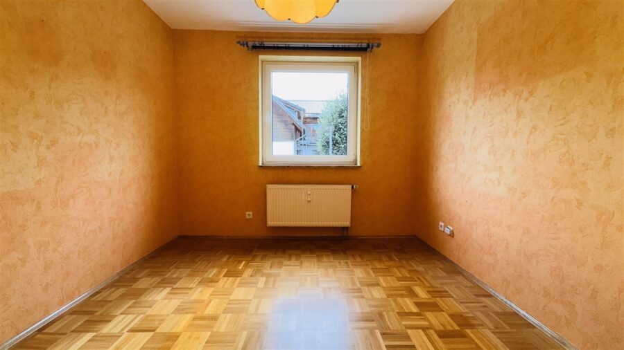 Gepflegte Etagenwohnung in hervorragender Wohnlage mit Carport und großem Balkon - Gästezimmer / Kinderzimmer / Büro